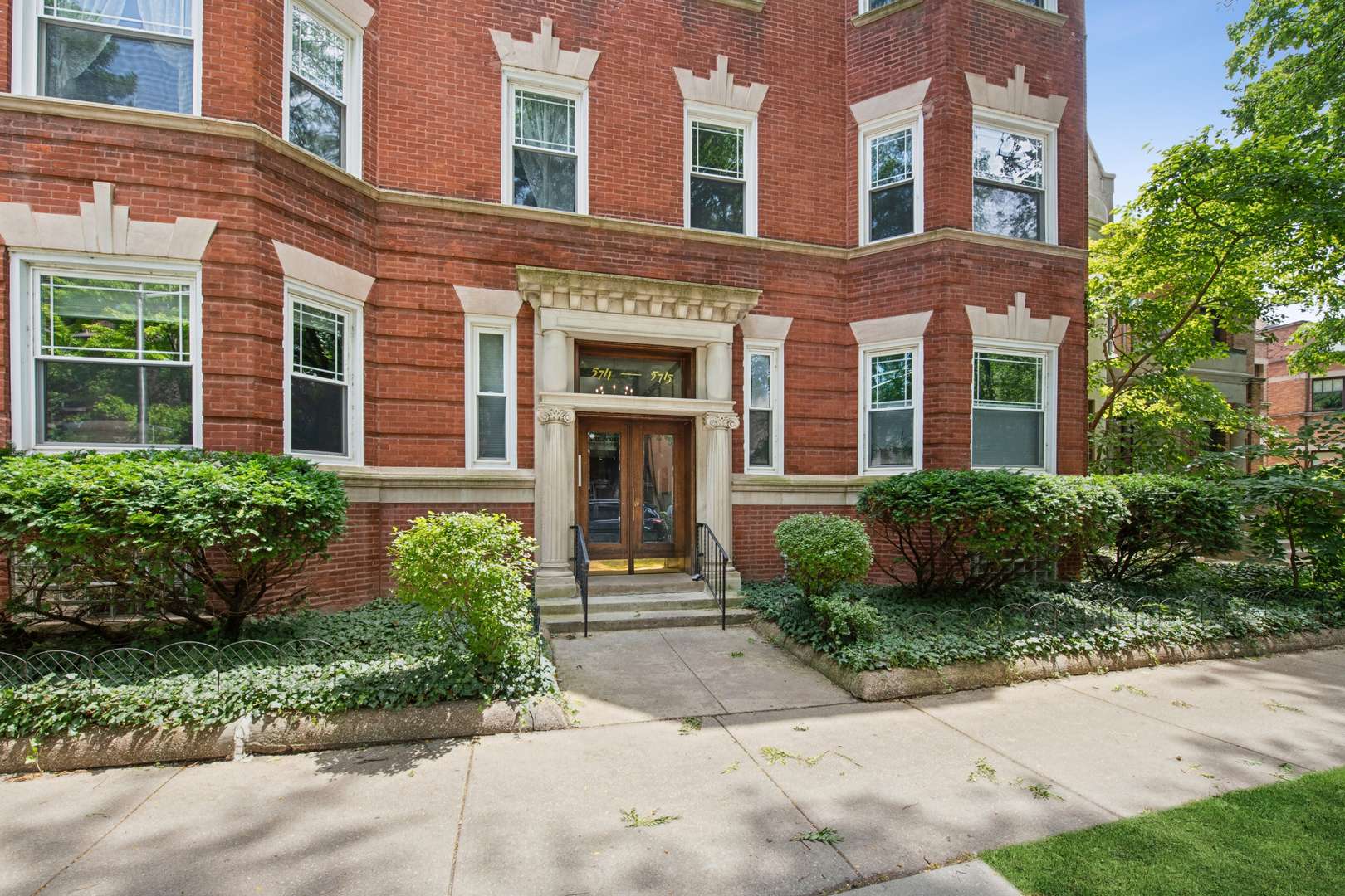 5715 S Blackstone AVE #2S, Chicago, IL 60637