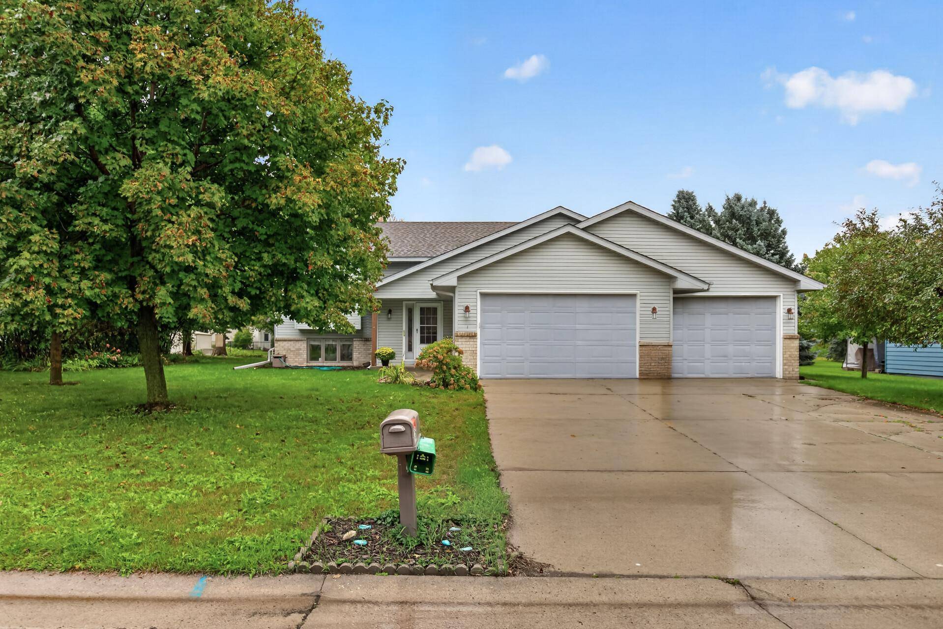 135 Obrien Pkwy, Belle Plaine, MN 56011