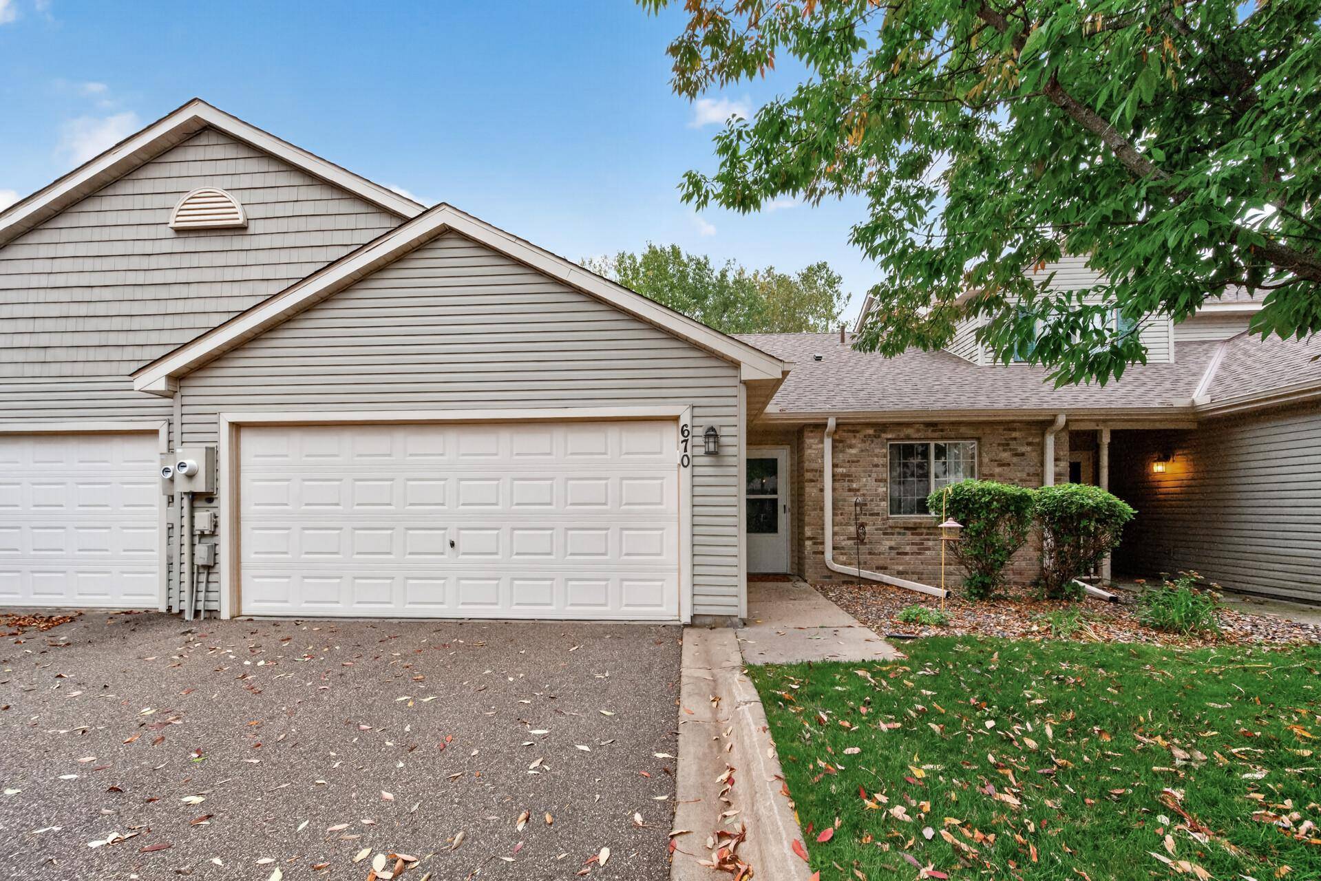 670 Monn AVE, Vadnais Heights, MN 55127