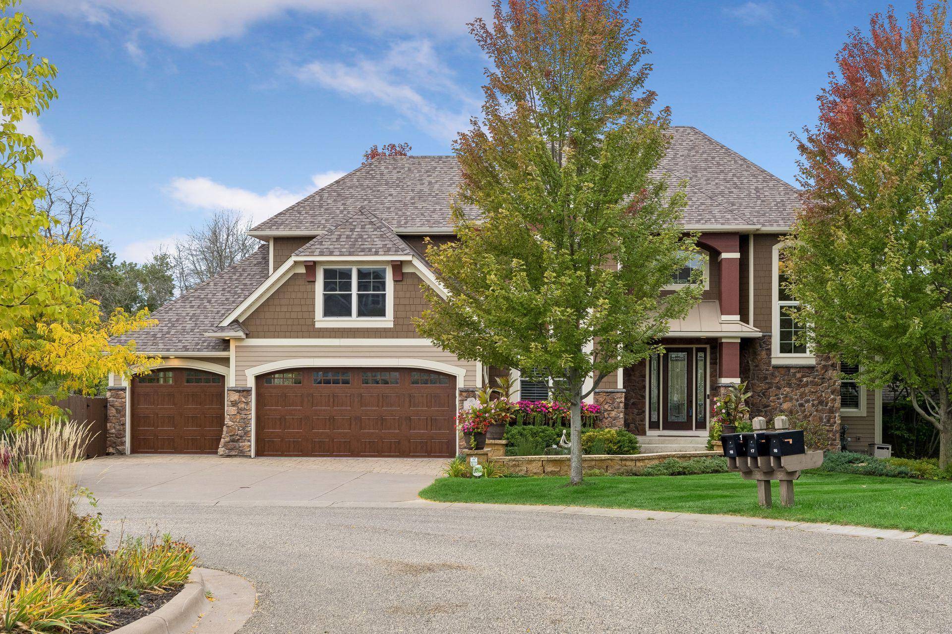 17 Monarch LN, North Oaks, MN 55127