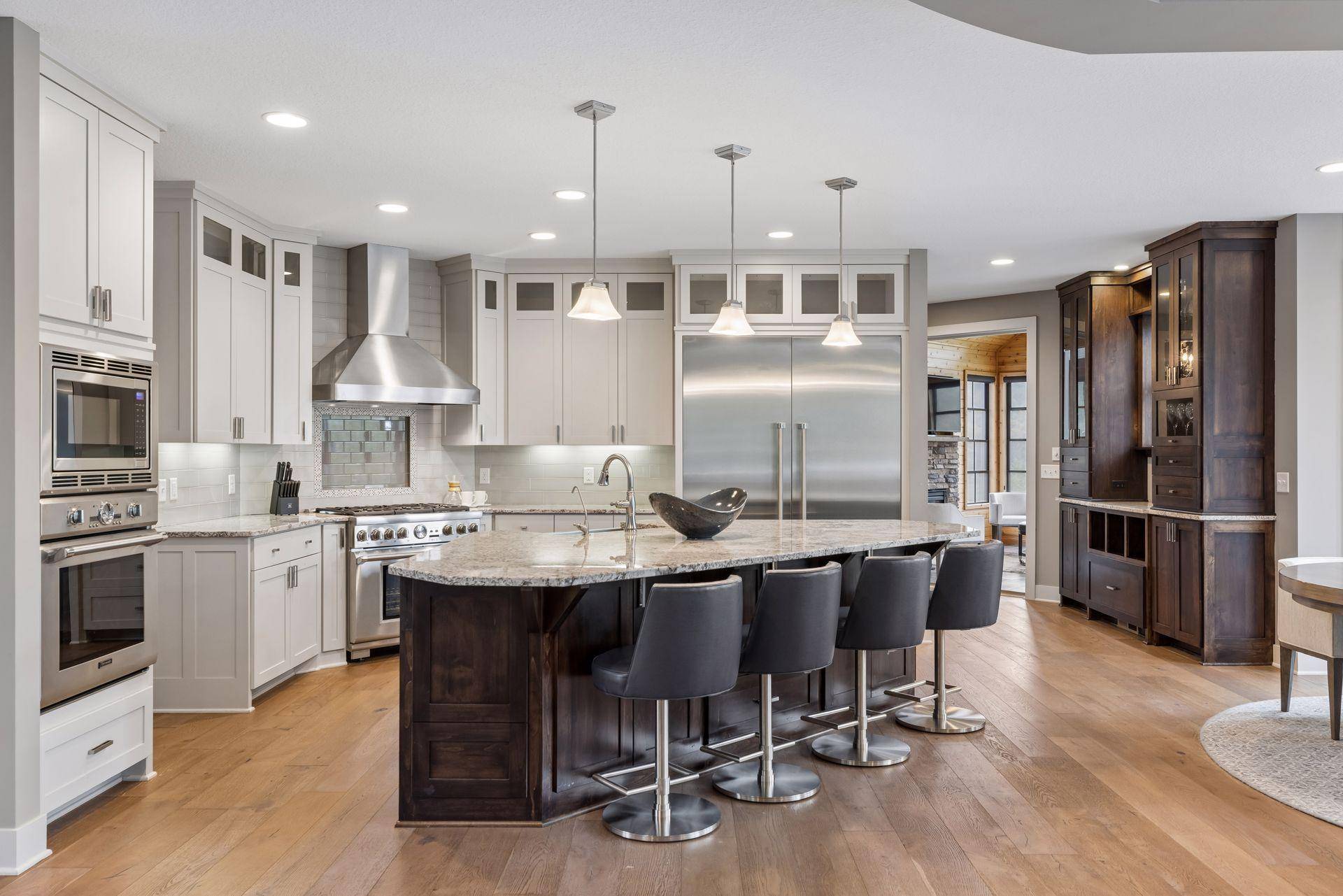 17 Monarch LN, North Oaks, MN 55127