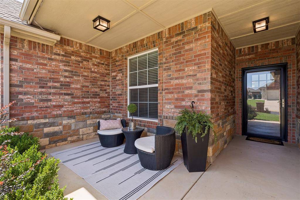 617 Spavinaw LN, Edmond, OK 73025