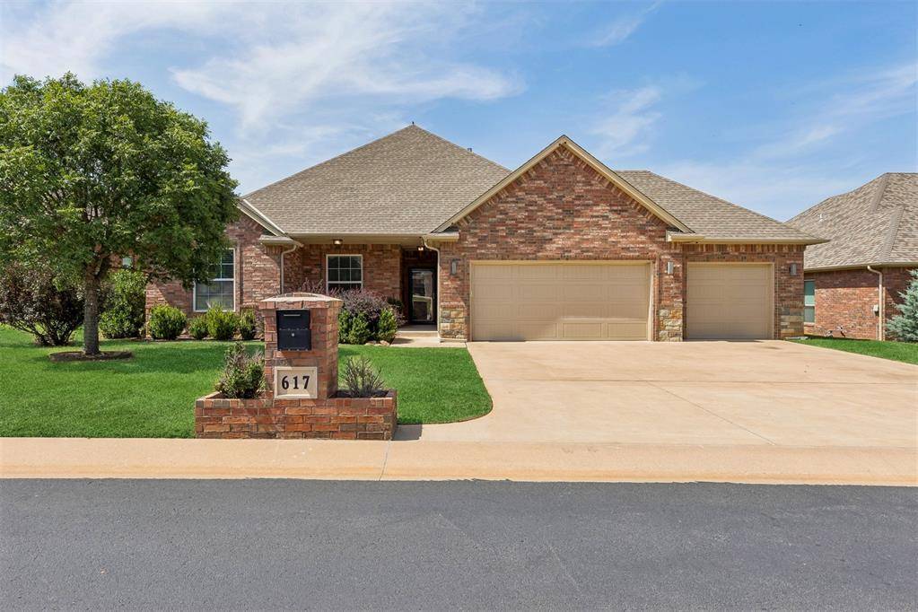 617 Spavinaw LN, Edmond, OK 73025
