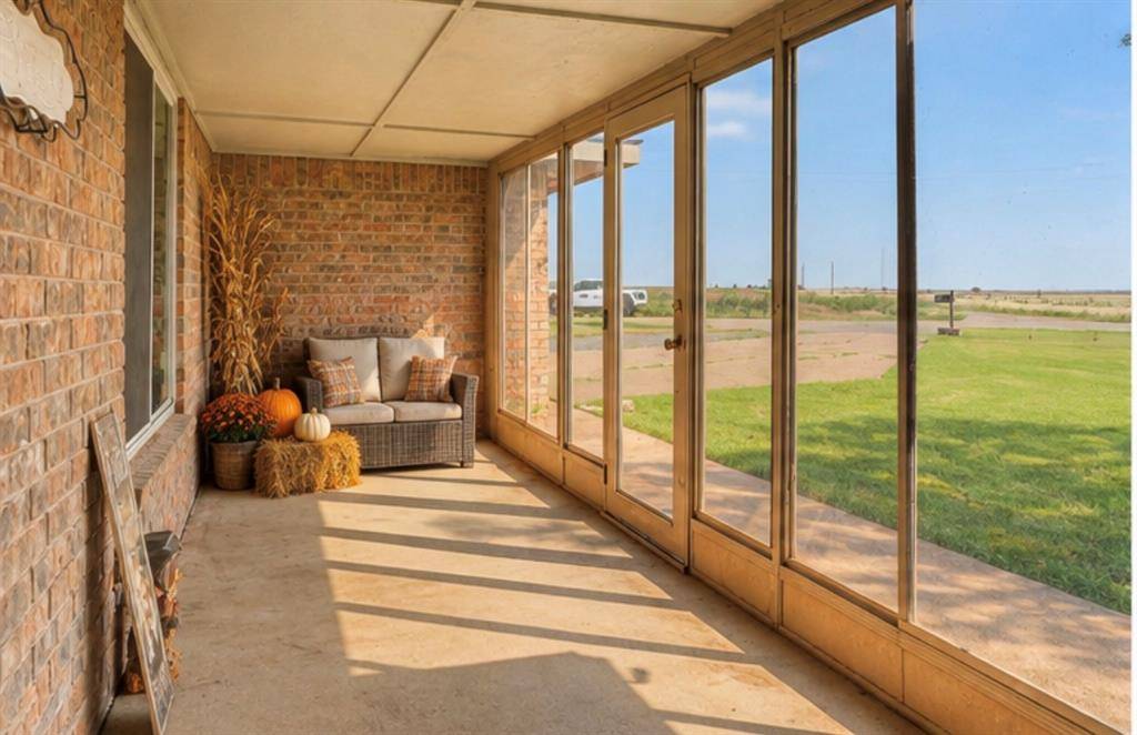 19298 East County Road 1690, Duke, OK 73532