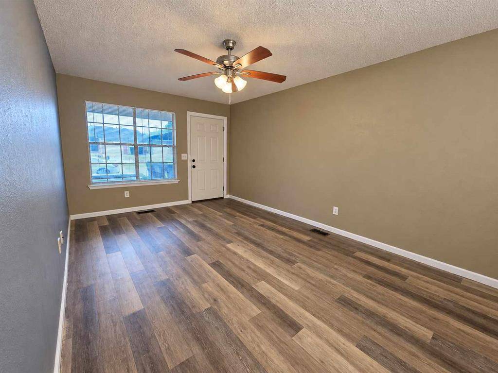 9717 NE 2nd ST, Midwest City, OK 73130