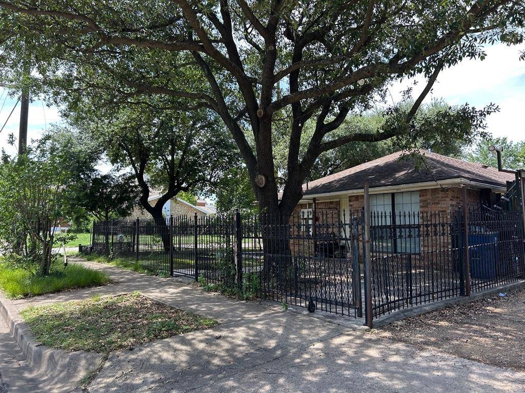 739 W 10th Street, Dallas, TX 75208