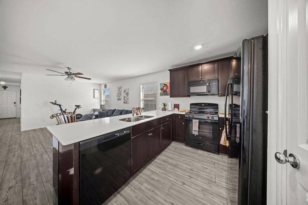 1048 Crestview Drive, Hutchins, TX 75141