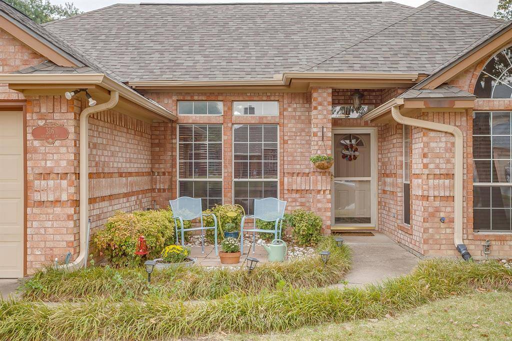 316 Shane Lane, Burleson, TX 76028