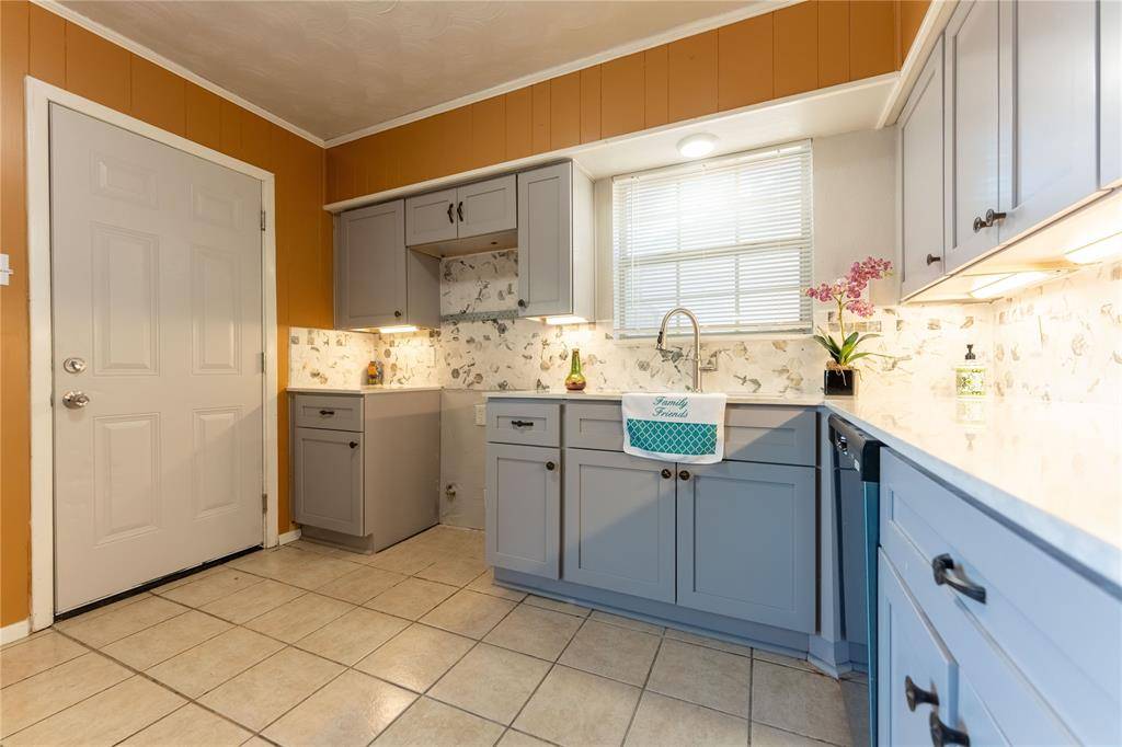 818 Emberwood Drive, Dallas, TX 75232