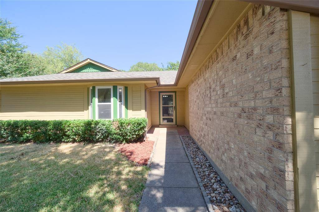 2336 Carlisle Court, Grand Prairie, TX 75052