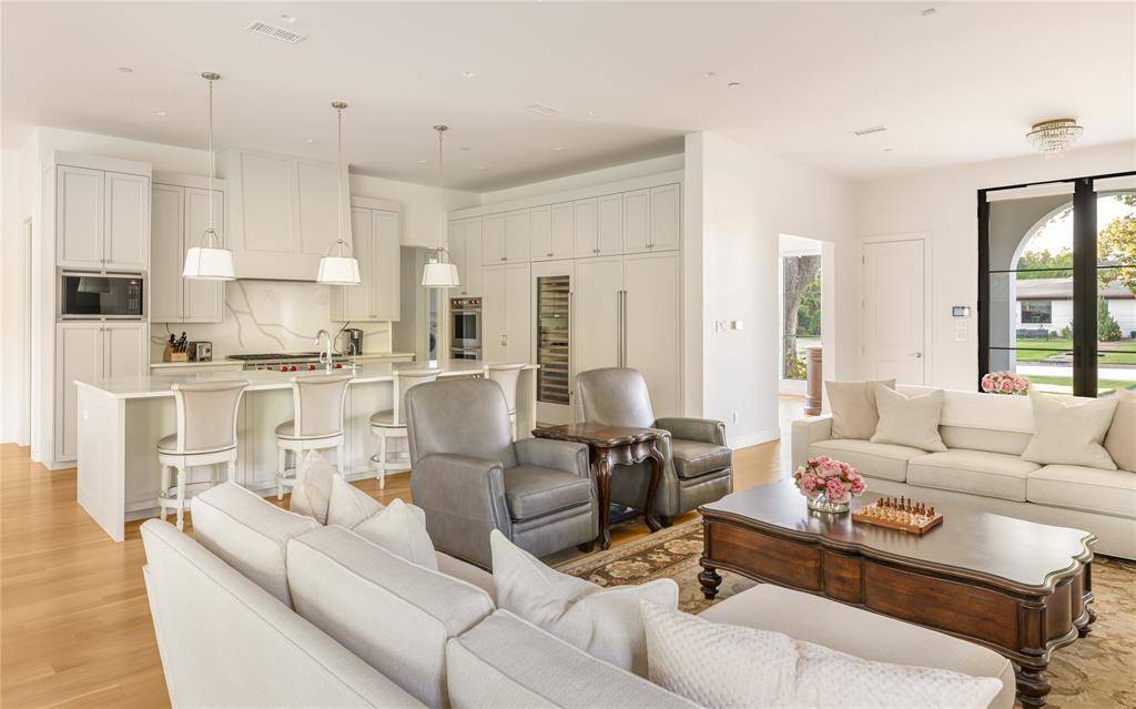 6438 Deloache Avenue, Dallas, TX 75225