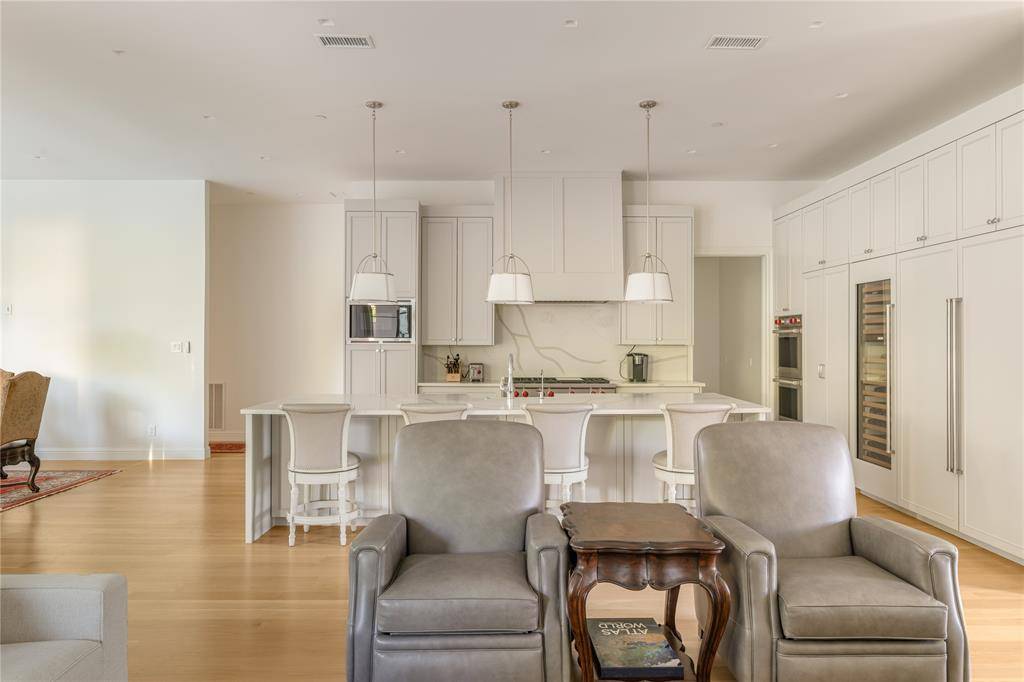 6438 Deloache Avenue, Dallas, TX 75225