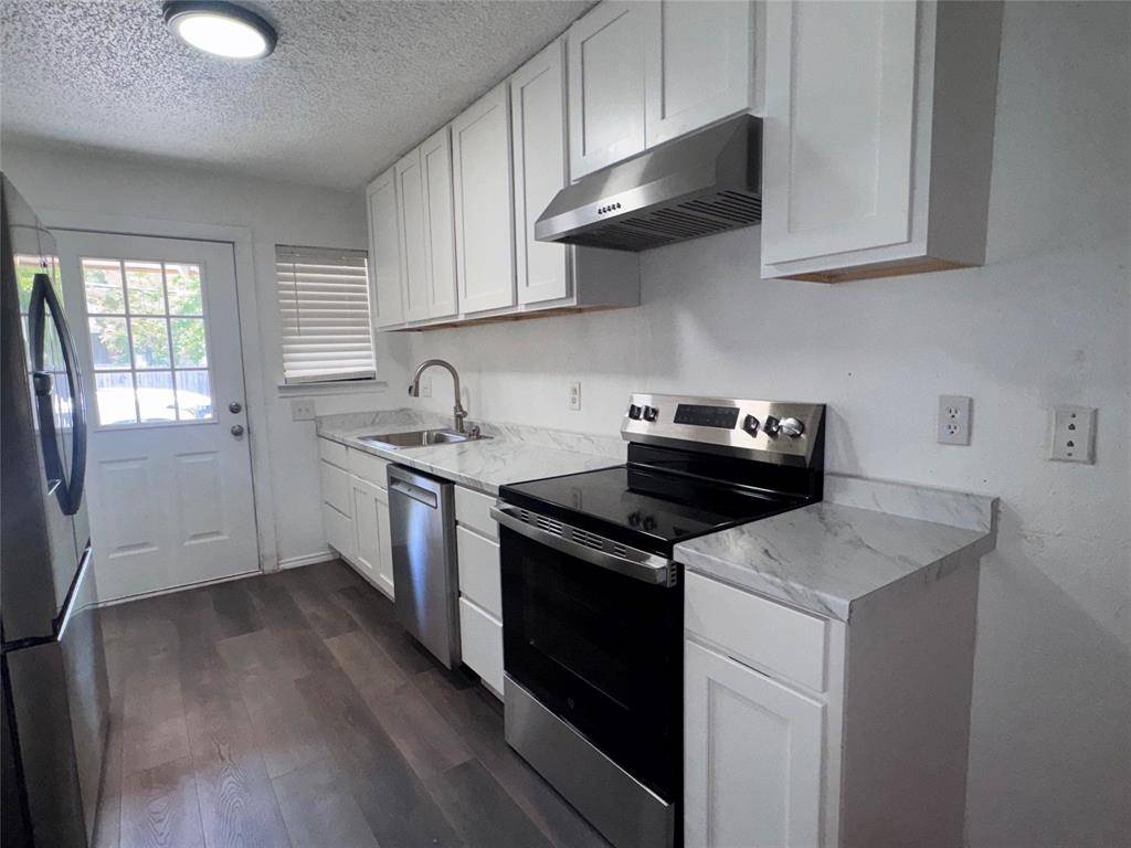 3648 Country Club Drive W, Irving, TX 75038