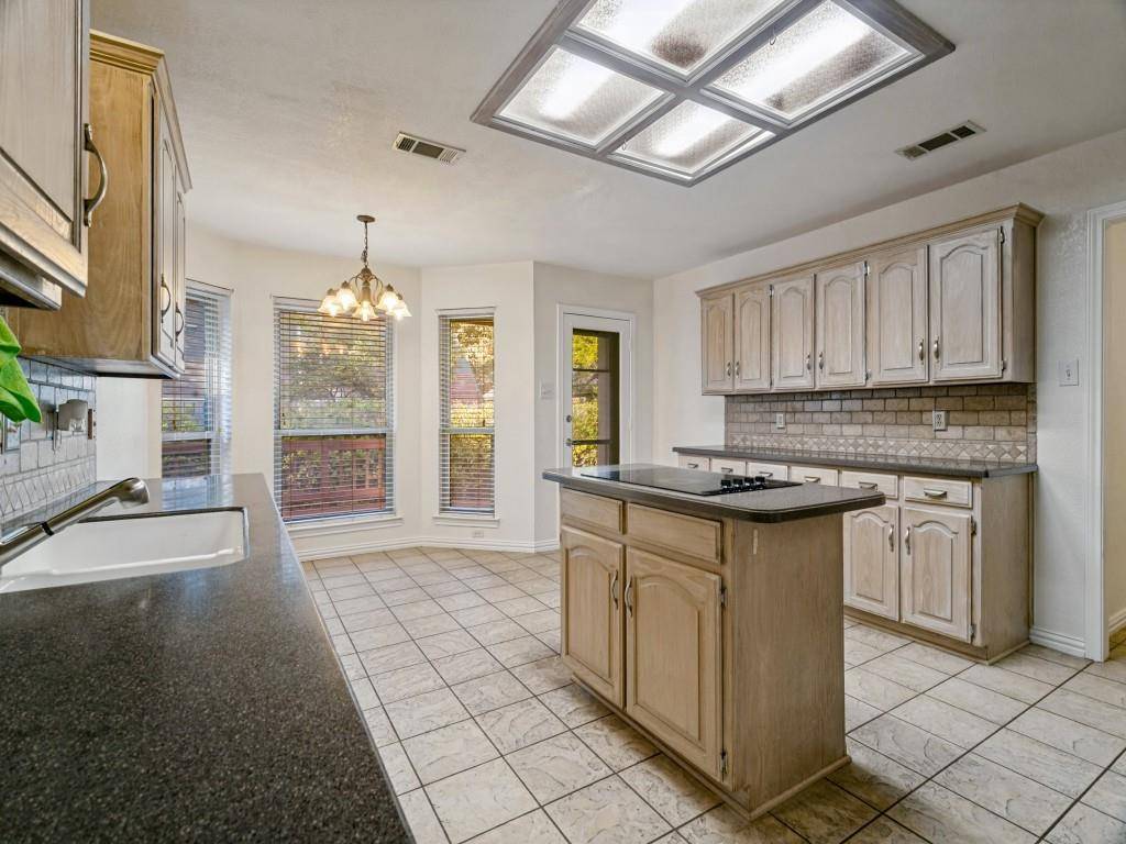2144 S Winding Creek Drive, Grapevine, TX 76051