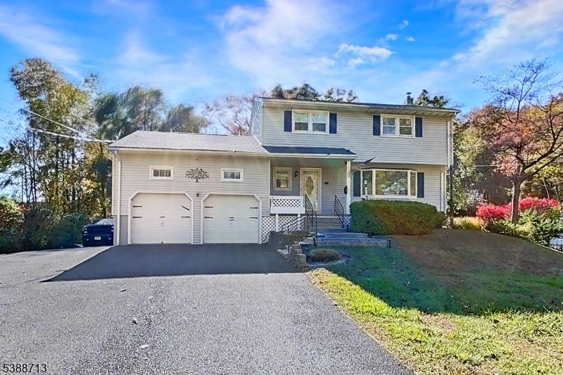 54 Mapledale Ave, Roxbury Twp., NJ 07876