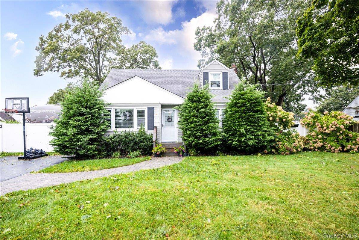 621 N Fulton AVE, Lindenhurst, NY 11757