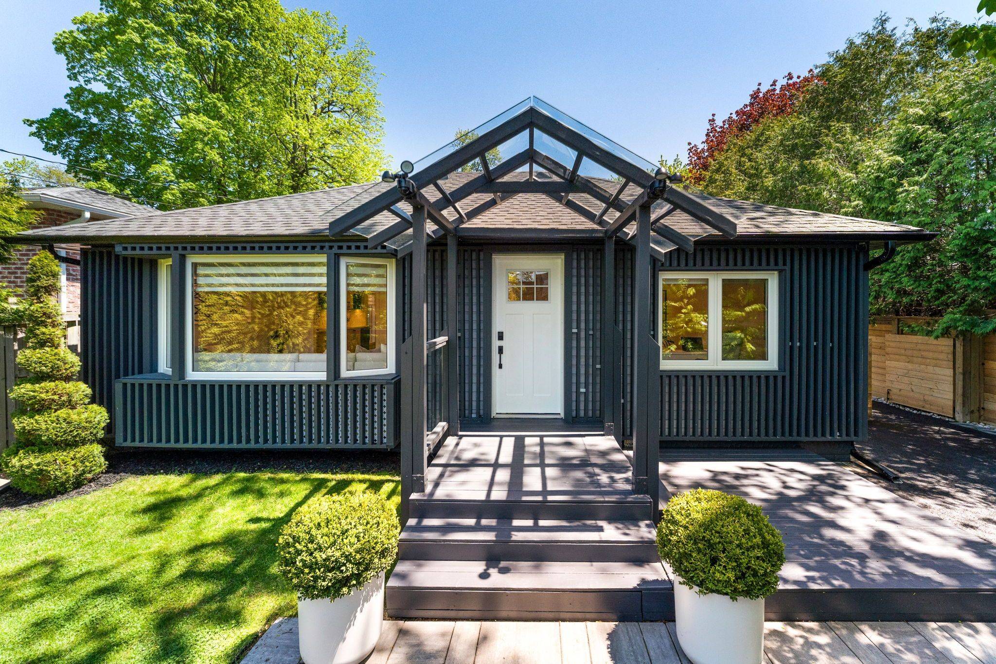 32 Farley CIR, Georgina, ON L0E 1S0