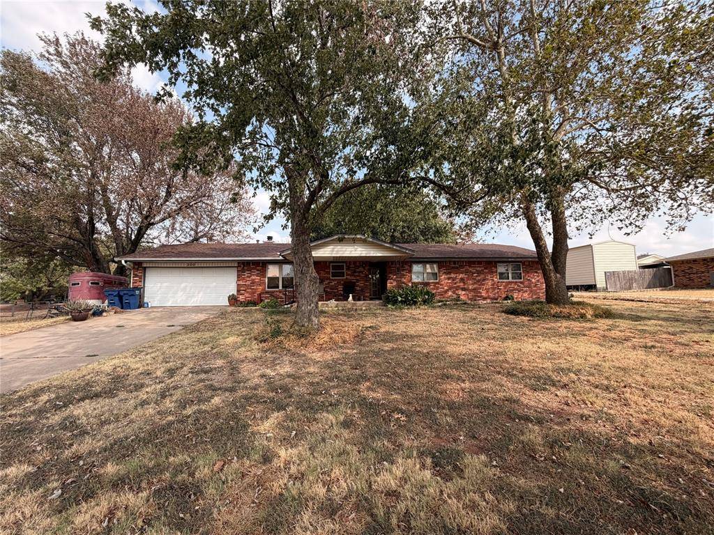 300 N Maryella TER, Mustang, OK 73064
