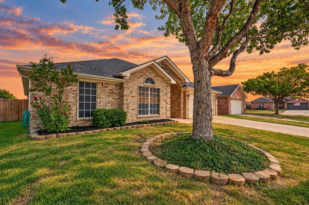 1004 Eden Street, Burleson, TX 76028
