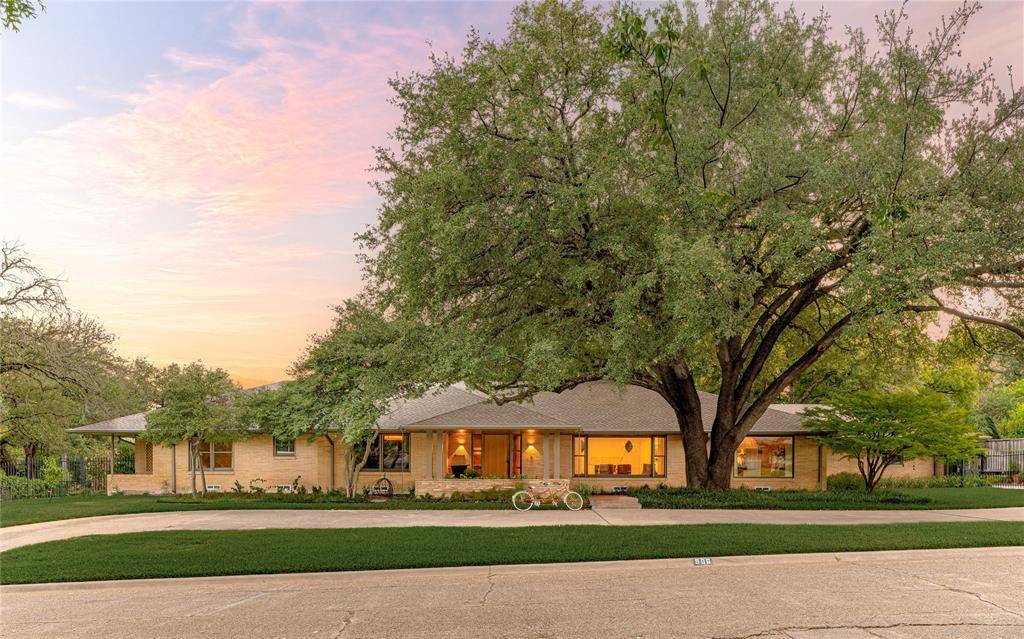 906 Leatrice Drive, Dallas, TX 75208