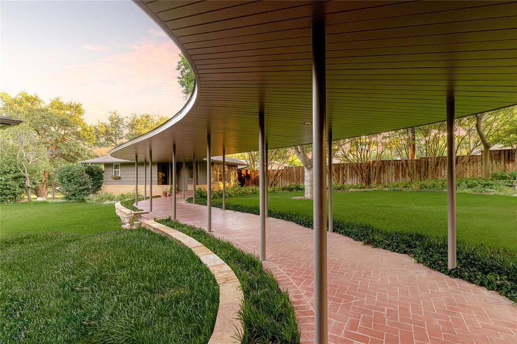 906 Leatrice Drive, Dallas, TX 75208