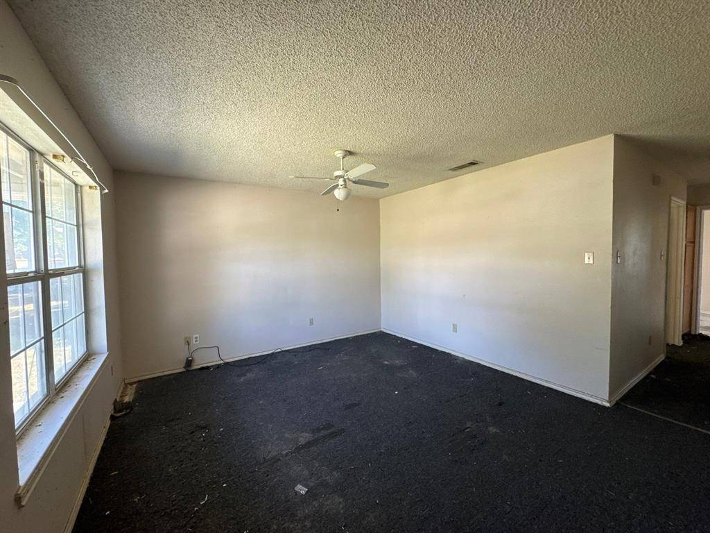 800 Maple Street, Howe, TX 75459