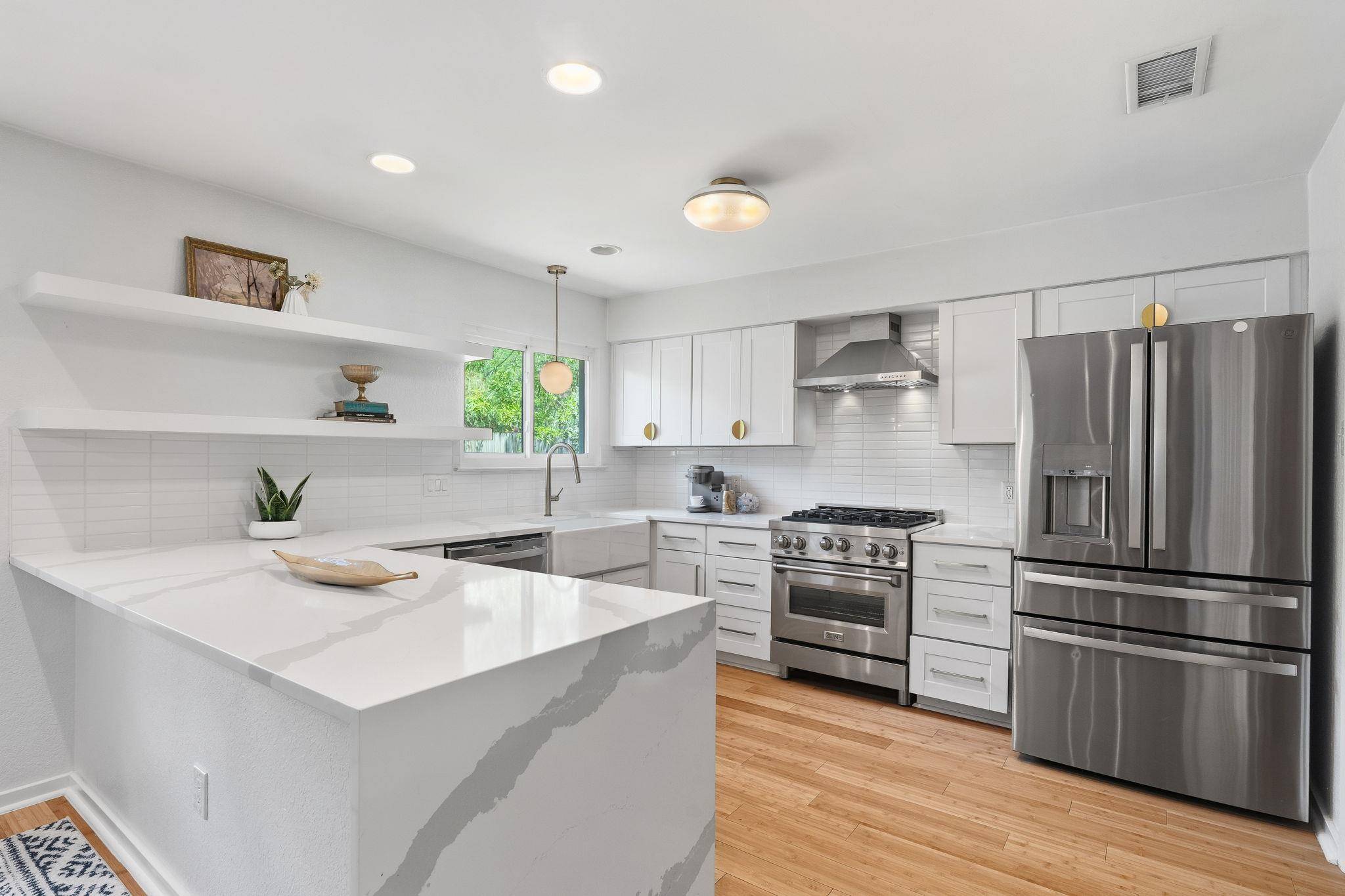 9104 Texas Oaks DR, Austin, TX 78748