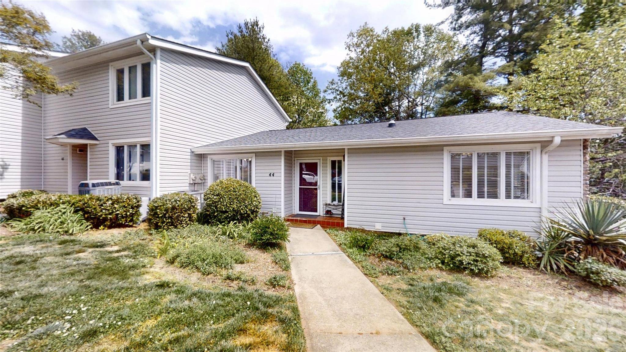 44 Hollybrook DR, Asheville, NC 28803