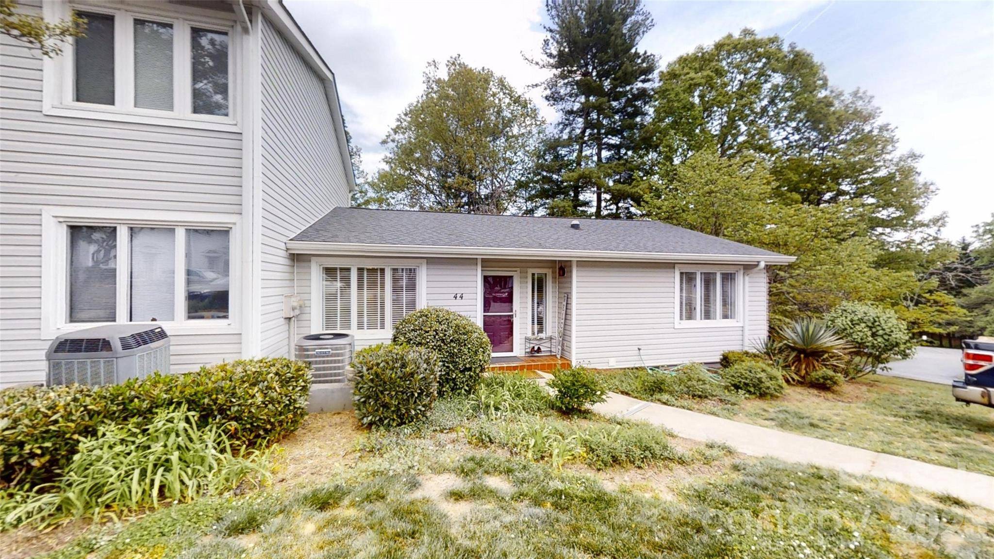 44 Hollybrook DR, Asheville, NC 28803