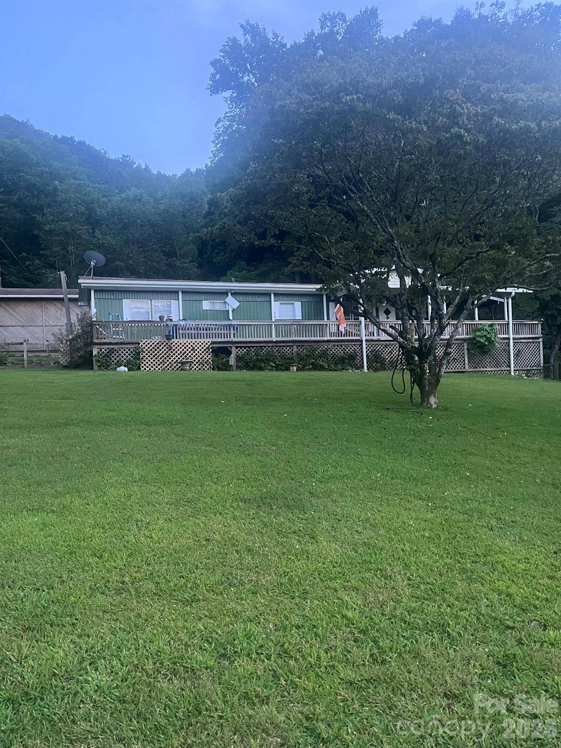 987 Angelwood LN, Hendersonville, NC 28792