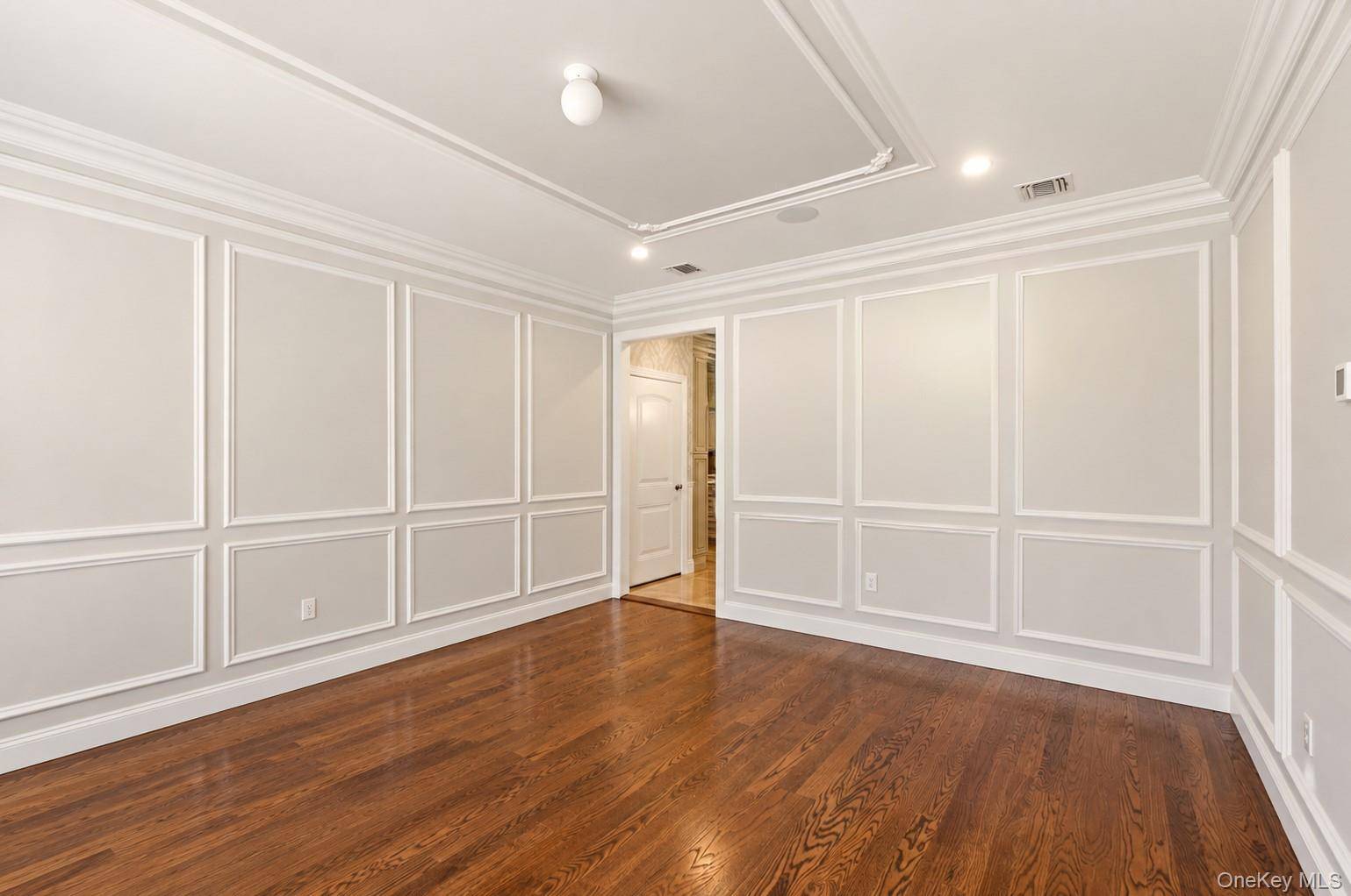 16 Belvedere CT, Staten Island, NY 10307