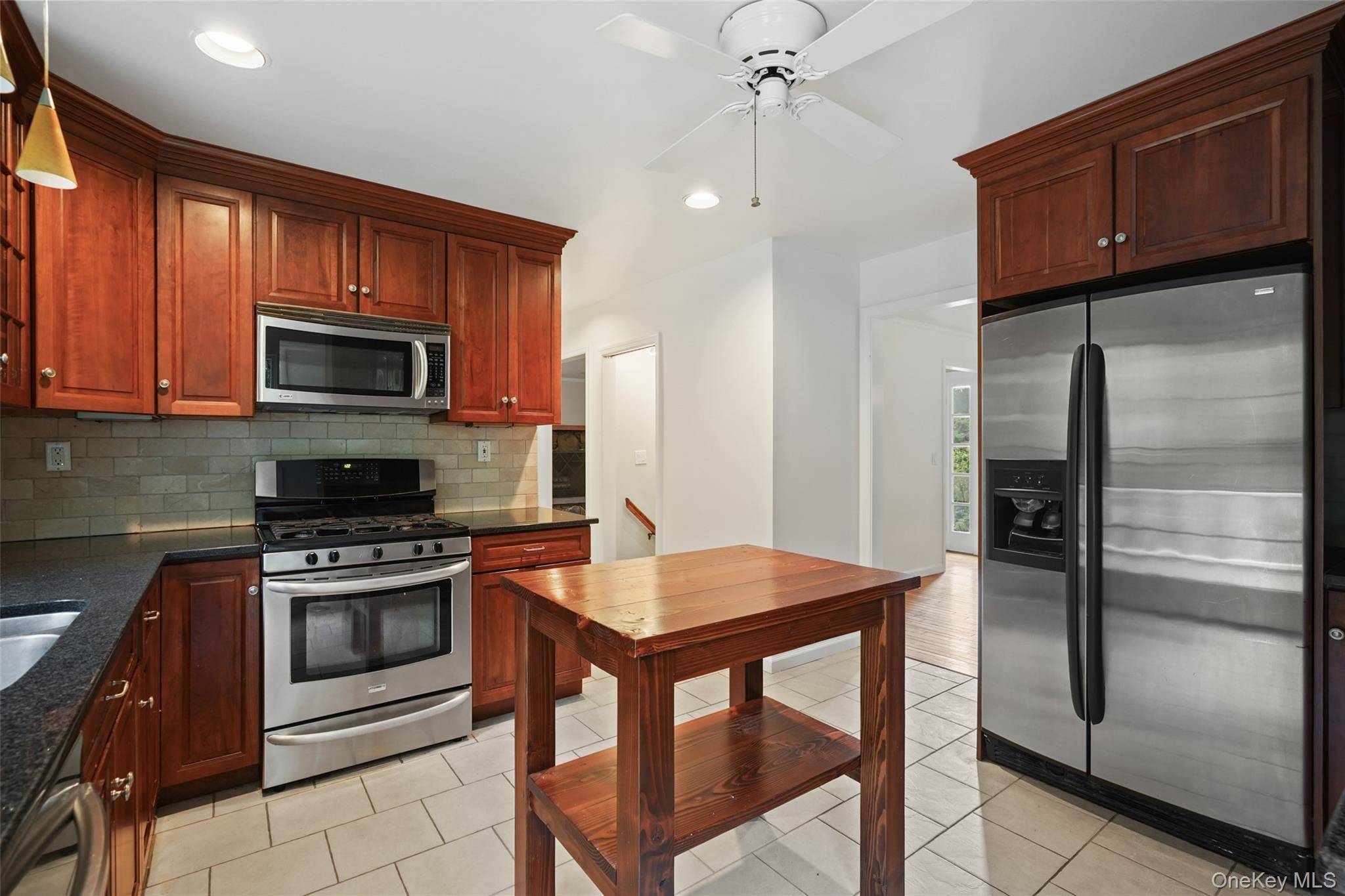 15 Benger RD, Pound Ridge, NY 10576