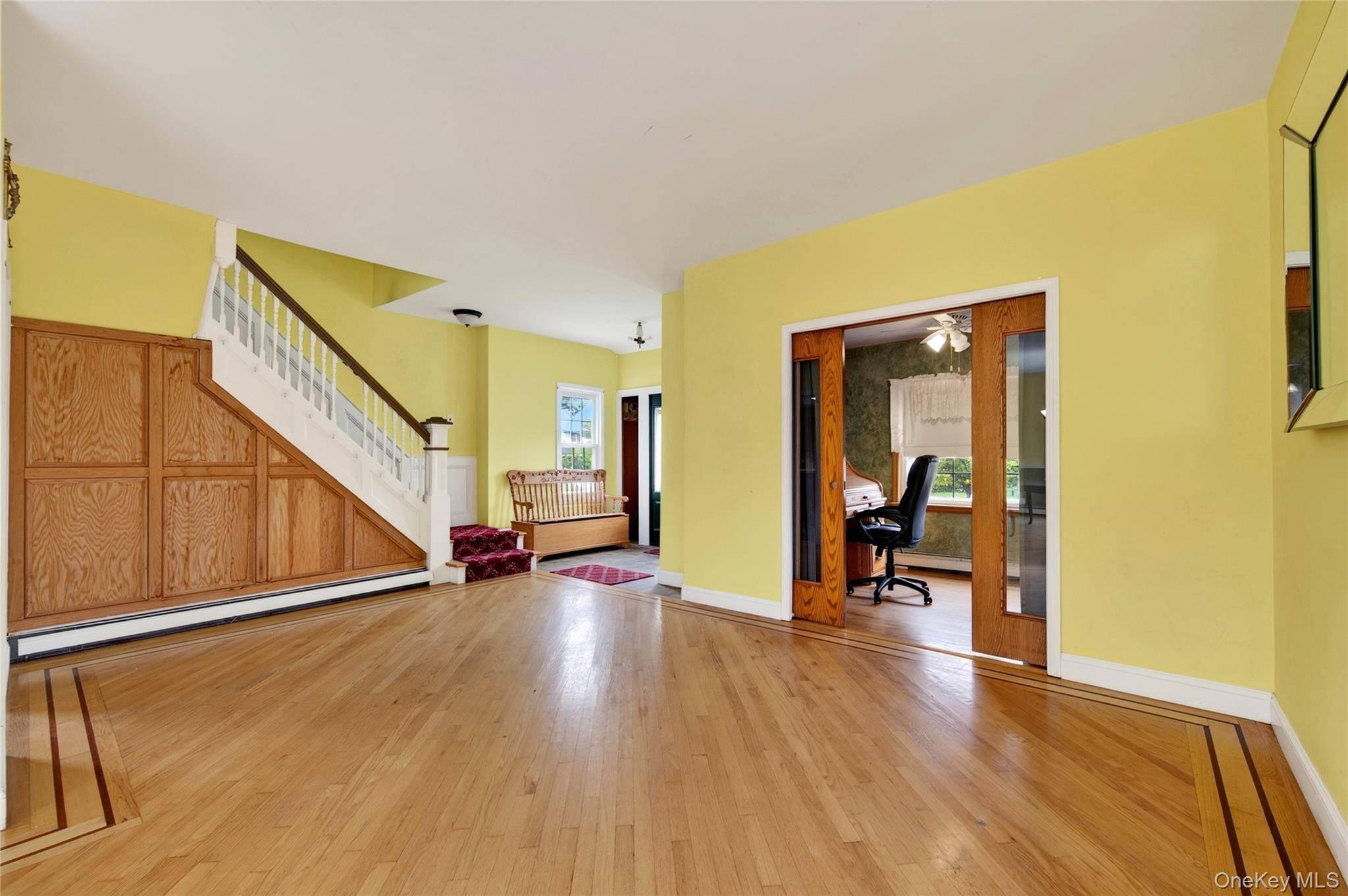 36 Union PL, Lynbrook, NY 11563