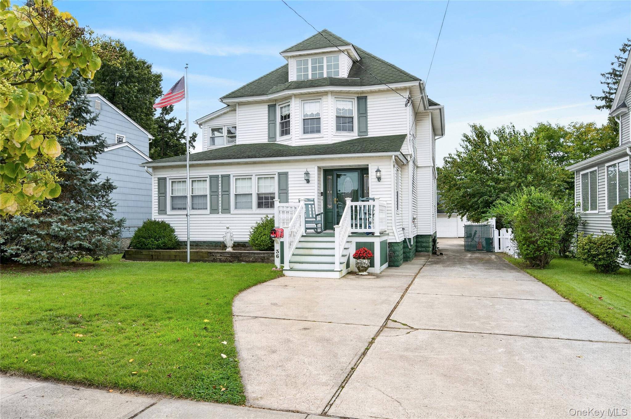 36 Union PL, Lynbrook, NY 11563