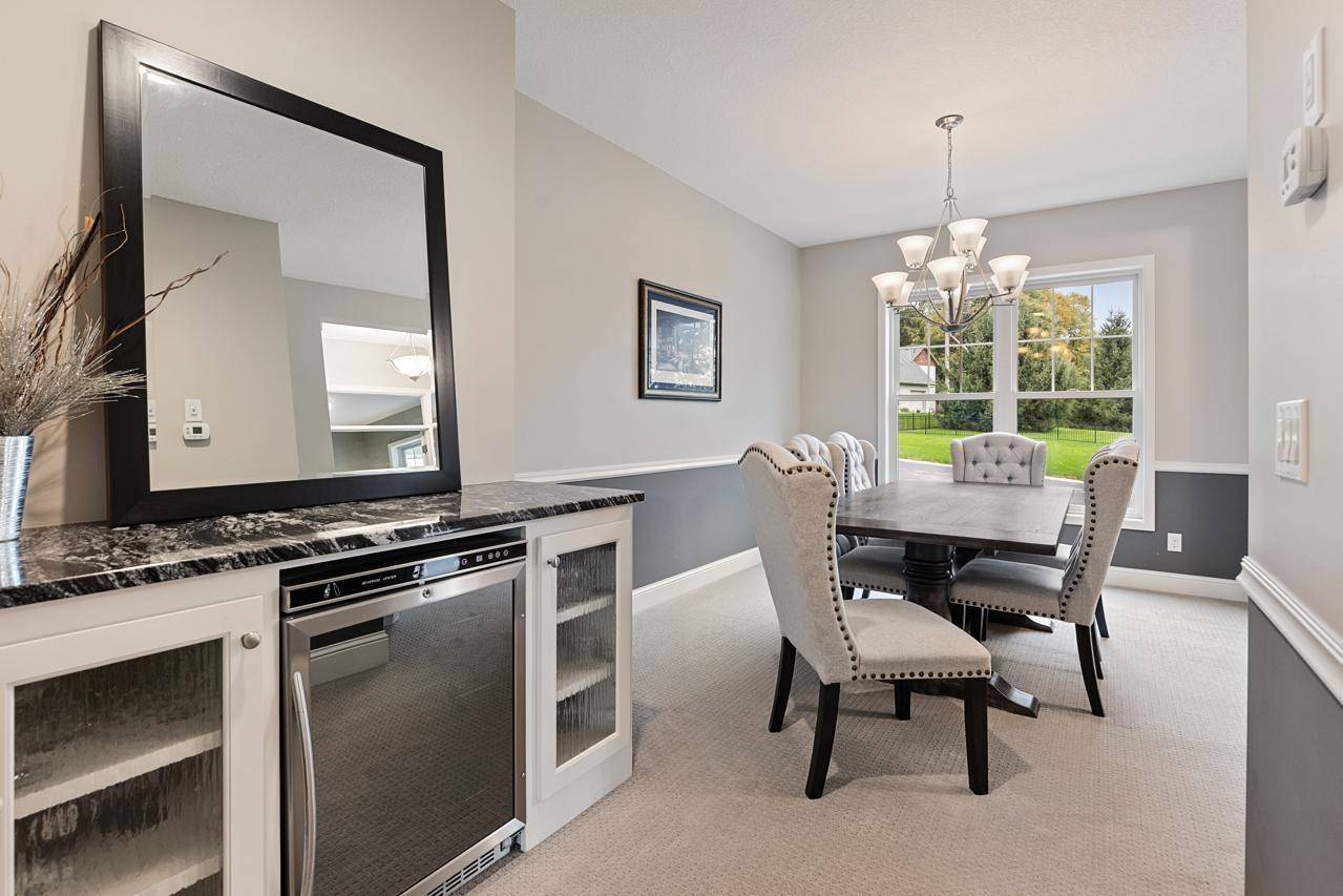 2403 Highover TRL, Chanhassen, MN 55317