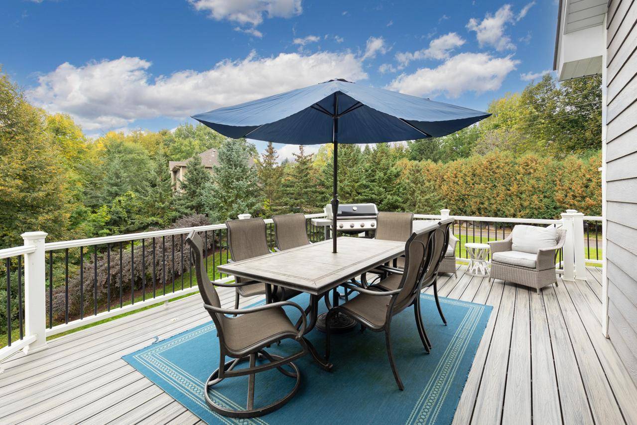 2403 Highover TRL, Chanhassen, MN 55317