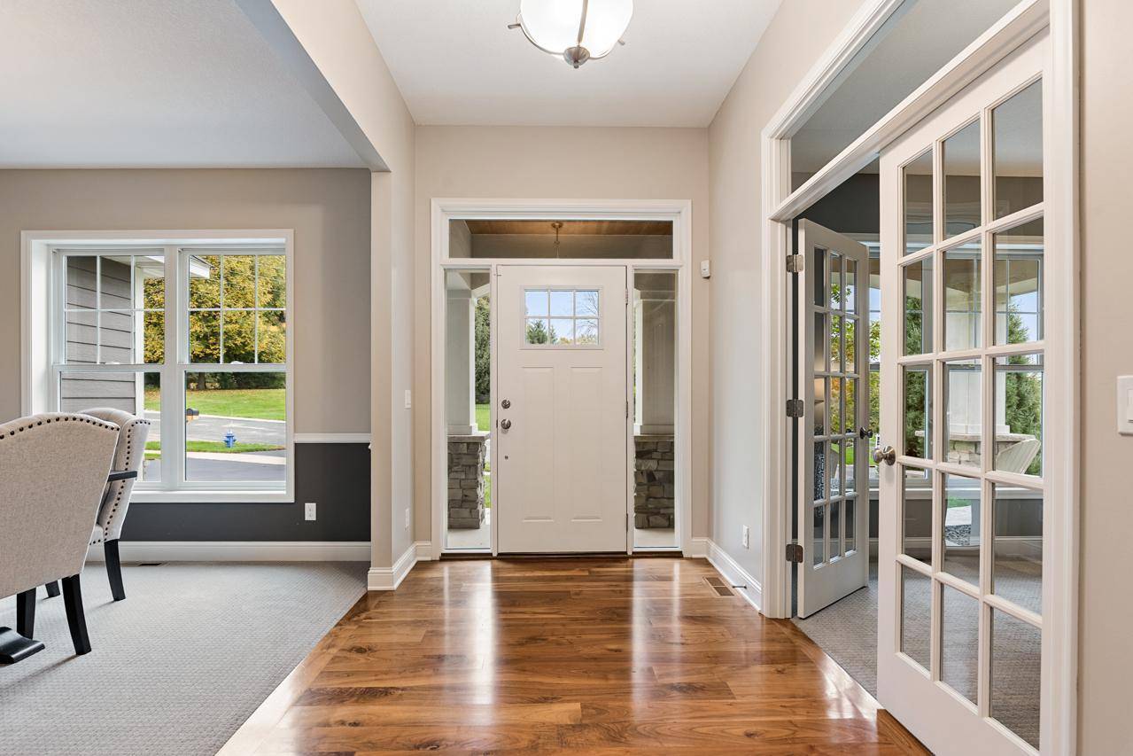 2403 Highover TRL, Chanhassen, MN 55317
