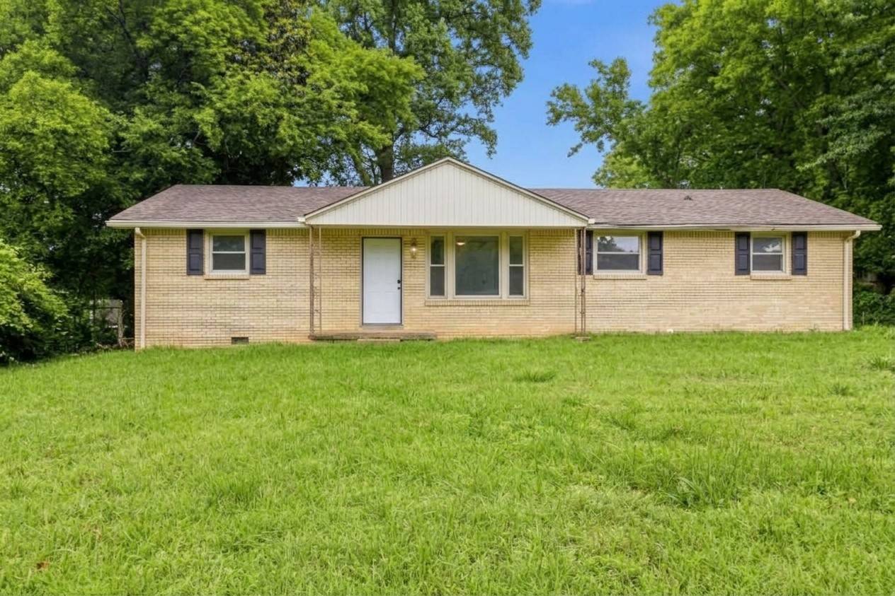 13 Charlemagne Blvd, Clarksville, TN 37042