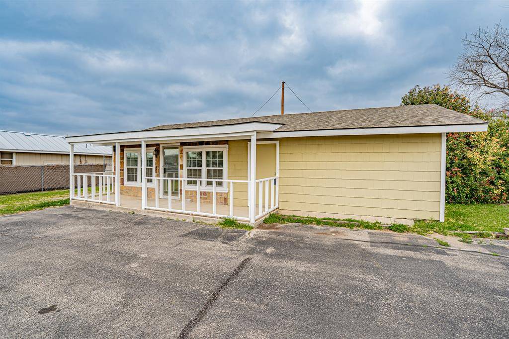 301 Eastridge Road, Granbury, TX 76049