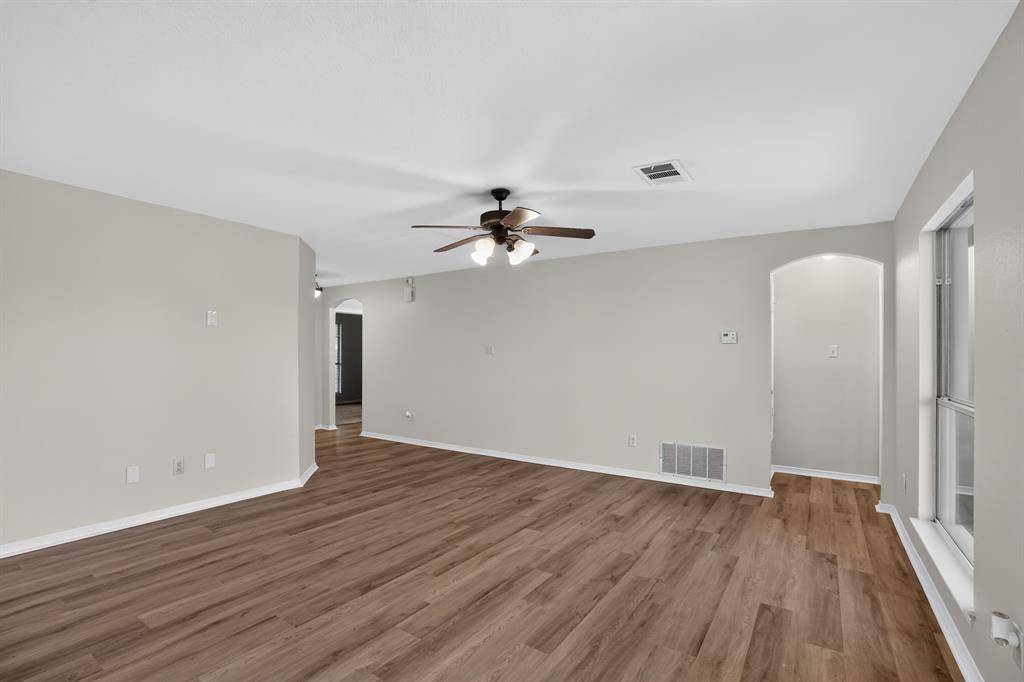 419 Murphy Road, Burleson, TX 76028