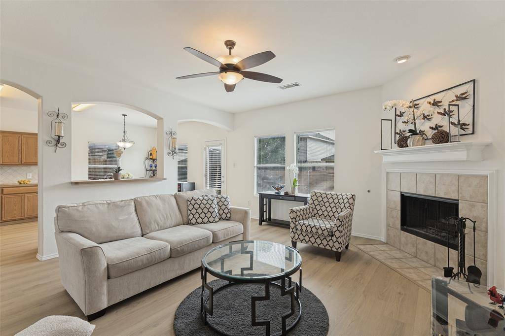 613 Stirrup Bar Drive, Fort Worth, TX 76179