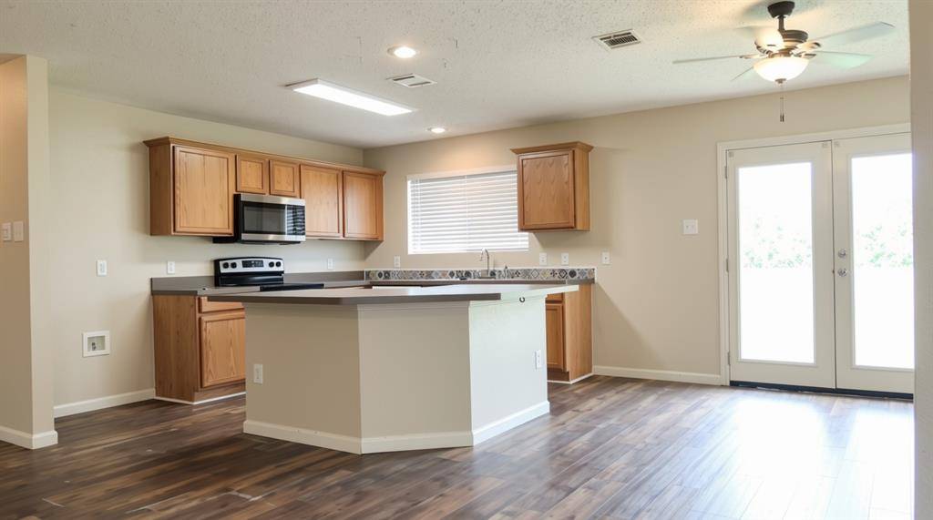 309 Spurlock Drive, Krum, TX 76249