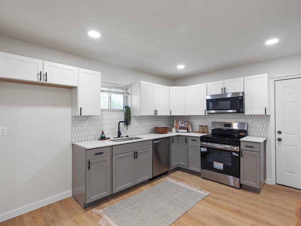 909 S Throckmorton Street, Sherman, TX 75090