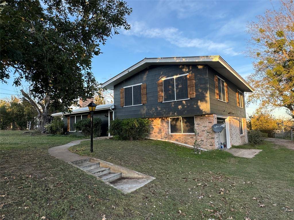 915 Old stephenville hwy, Hico, TX 76457