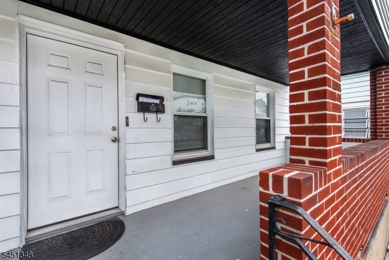 22 Comfort Pl, Clifton City, NJ 07011