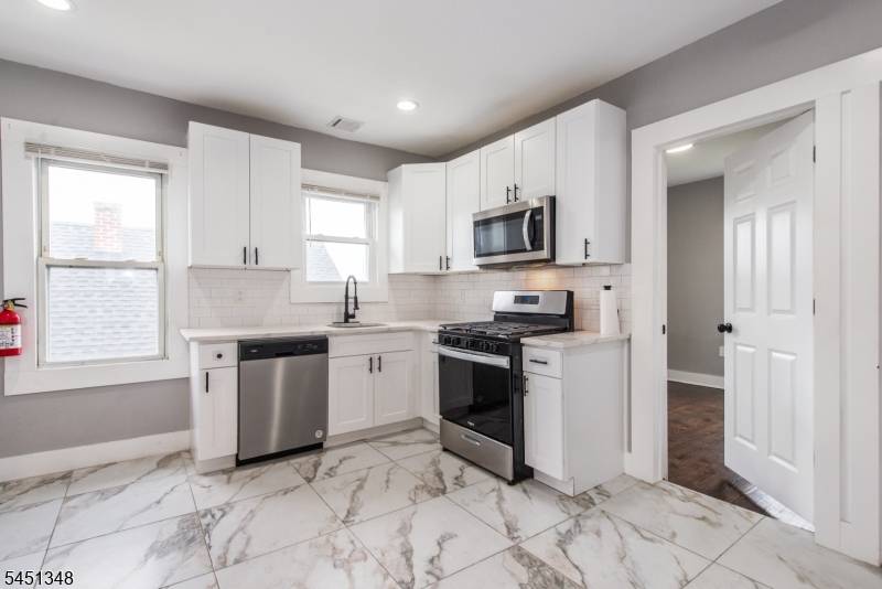22 Comfort Pl, Clifton City, NJ 07011