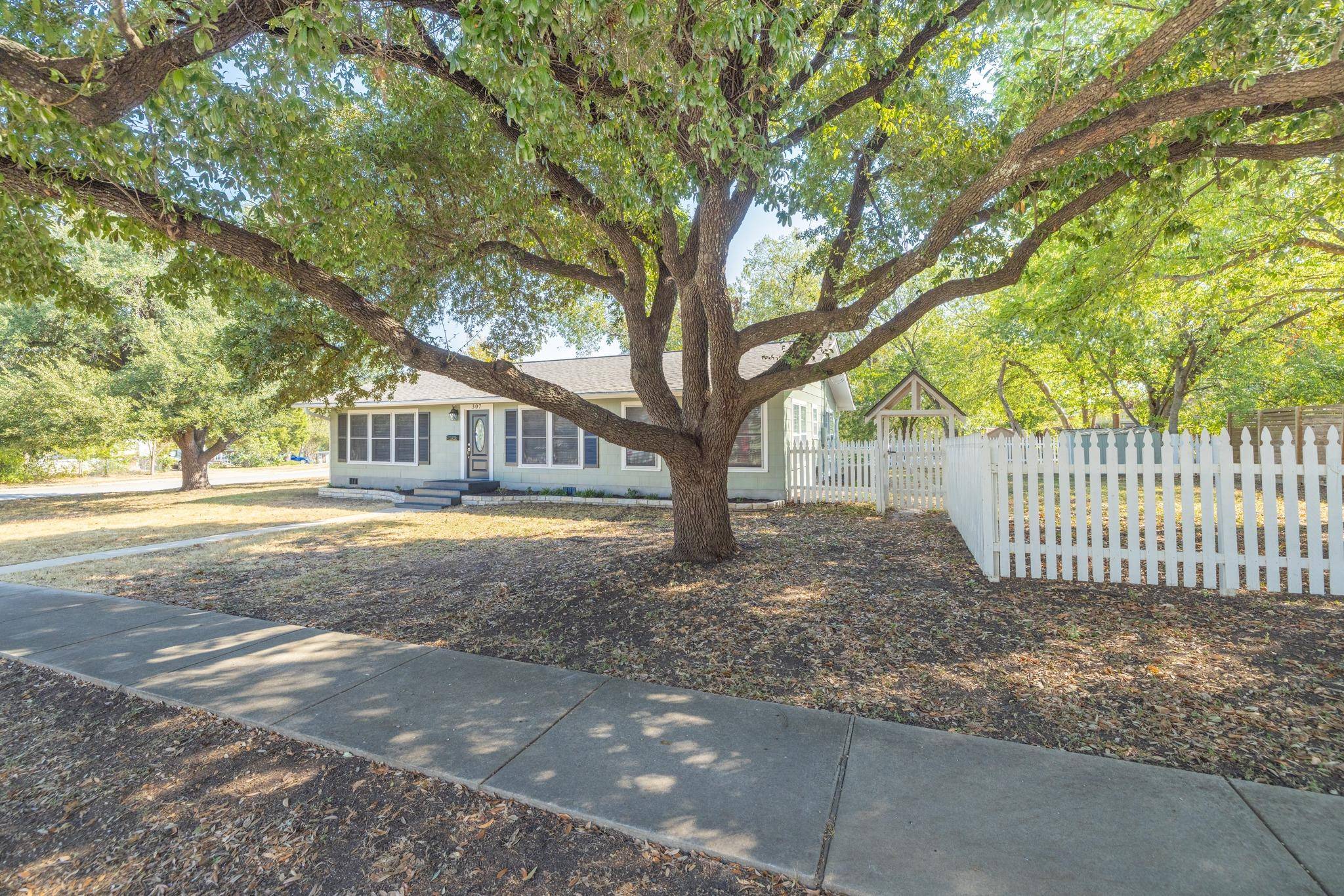 307 N Black ST, Round Rock, TX 78664