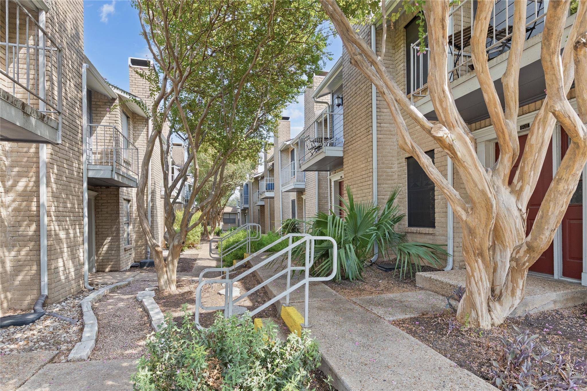 818 Banister LN #818, Austin, TX 78704
