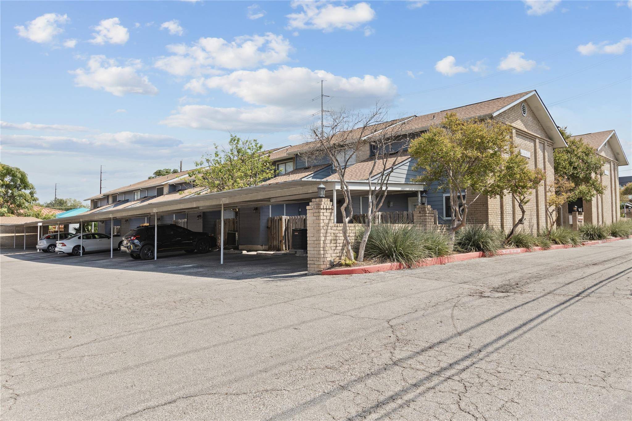 818 Banister LN #818, Austin, TX 78704