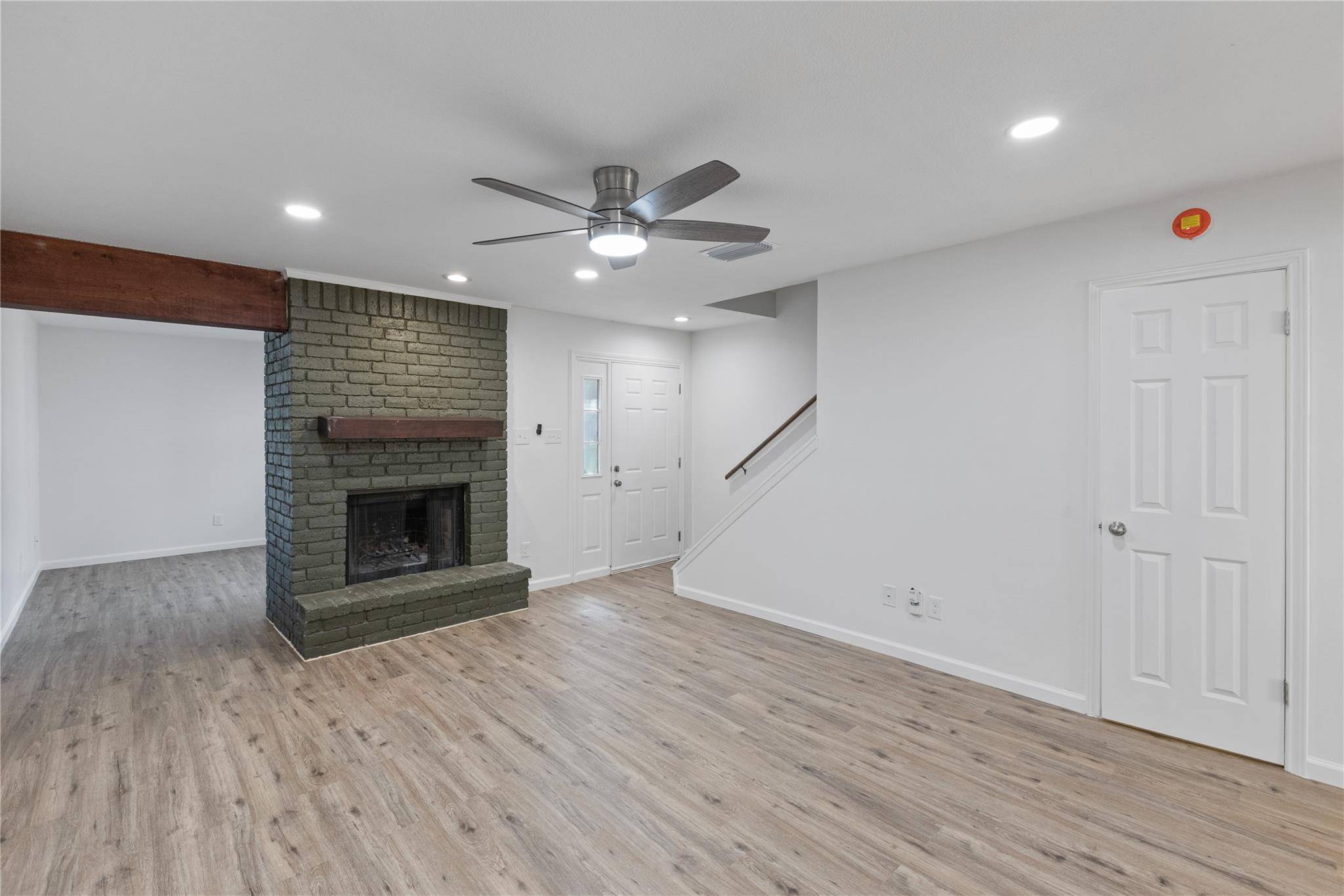 818 Banister LN #818, Austin, TX 78704